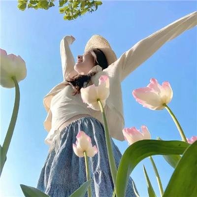 千岁大人你尾巴露出来啦